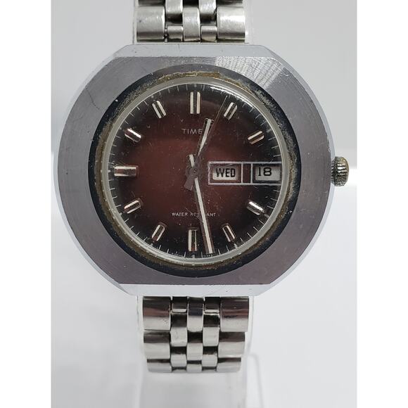 Men's Automatic Timex watch. Maroon face. Calendar on watch face.